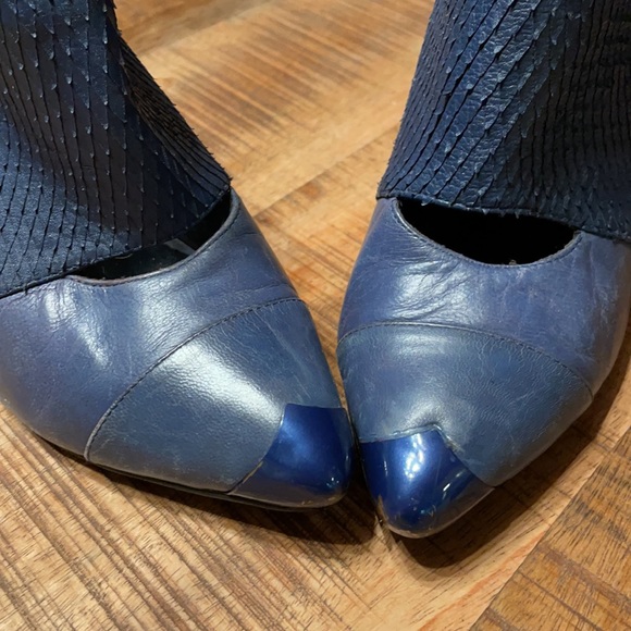 ABS By Allen Schwartz super-unique navy booties - Picture 9 of 9